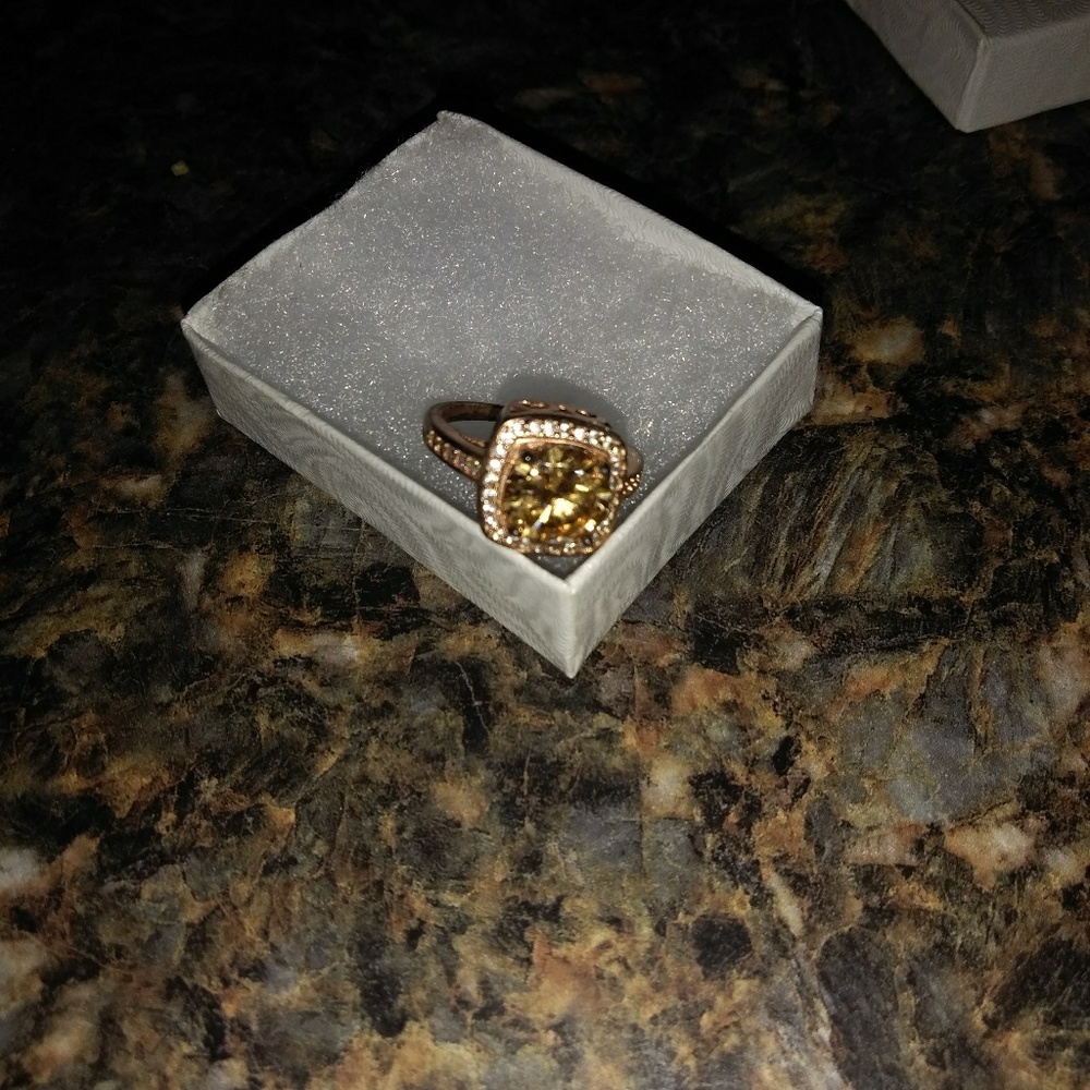 Beautiful ring - Picture 4 of 4